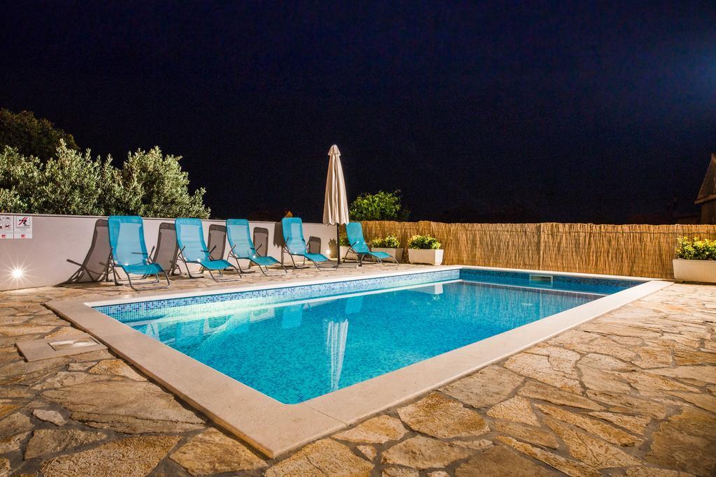 Holiday Home Gabi Рогозниця Екстер'єр фото
